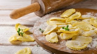 Kooktechnieken  Deeg voor gevulde pasta maken [upl. by Haynor145]