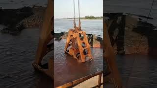 The working process of grab bucket of grab dredger [upl. by Erlewine912]