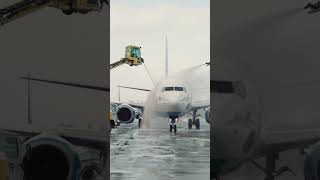 Insane Watch How a deicing planes equipment work [upl. by Aitekram]