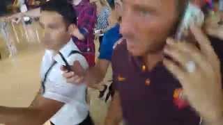 Fiumicino Totti curioso siparietto con un tifoso [upl. by Ahsehat591]