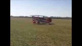 Pitts S2B de Jorge Malatini volando en San Cayetano [upl. by Eannaj]