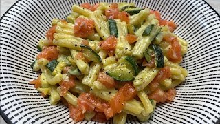 ZUCCHINE E SALMONE  PASTA PRONTA IN 9 MINUTI 😎 RICETTA FACILE [upl. by Harve]