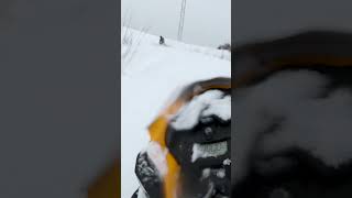 Nice litlle pull on the Summit 600r shorts skidoo sledding [upl. by Nwahsed651]