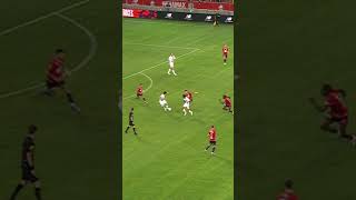 🤯 La sortie de balle de Kang In Lee 🇰🇷 ligue1 ligue1mcdonalds football skills psg kanginlee [upl. by Eanahc46]