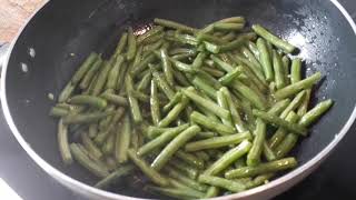 Viande hachée et des haricots verts [upl. by Otnicaj]