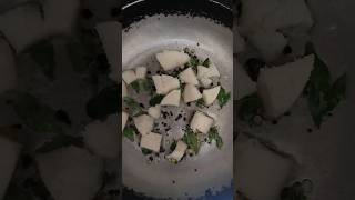 try this idli fry 😋idli fry recipe in 5 mins snacksamp breakfast recipeytshortviralsubscribe [upl. by Aisile]