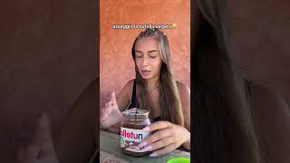 Elisa Esposito assaggia la nutella vegana [upl. by Turtle301]