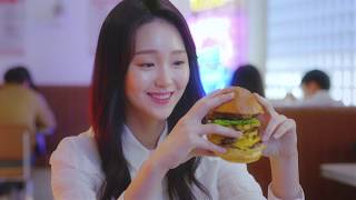 イニスフリー公式innisfree 「Green Tea Seed SerumThe hamburger challenge」 [upl. by Jankey538]