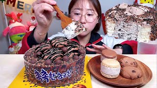 누가봐도 촉촉한 초코칩 아이스크림 케이크 아이스 마카롱 디저트 먹방 Dessert Mukbang [upl. by Anazus]