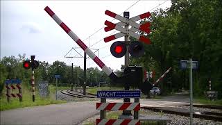 Spoorwegovergang Nieuwegein Oudegein  Dutch railroad crossing [upl. by Saunders]