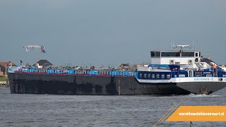 Binnenvaartschip Antonie C bij Werkendam  Binnenvaart  shipspotting [upl. by Esirrehc]