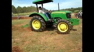 Trator Jonh Deere 5065 E com subsolador  Expoagro Afubra 2012 [upl. by Iiette]