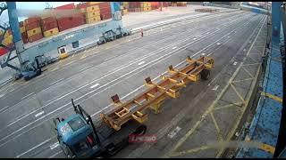 Freight containers fall on a truck in port [upl. by Iadahs]