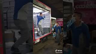 Trabajadores de coordinadora mercantil bailando en pausa activa [upl. by Glyn426]