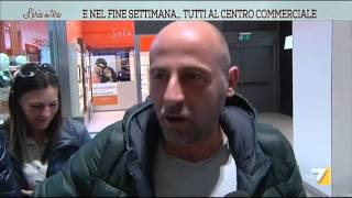 E nel fine settimana  tutti al centro commerciale [upl. by Ailuj]