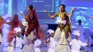 Dancers Perform To The Song Of Lakh Lakh Chanderi Tejachi  Marathi News [upl. by Zola]