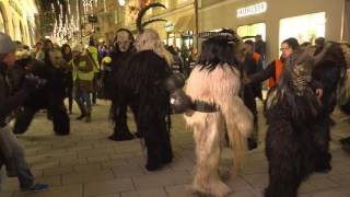 Krampuslauf am Krampustag in Salzburg  die hauen zu [upl. by Emirej482]