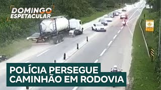 Caminhão desgovernado é perseguido pela polícia e faz vítima fatal em rodovia de SP [upl. by Bentley]