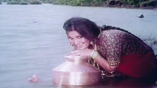 Nadiya Behti Hai Tumse Kehti HaiNai Imarat 1981 Full Video Song Vidya Sinha [upl. by Ellesor]