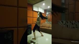 رقص زیبای دختر عربی اهنگ شاد Beautiful dance of a happy Arab girl [upl. by Tenaej100]