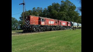 Ferroexpreso Pampeano Tandem de GR12 cruzando la ruta 86 en Daireaux [upl. by Nyletac]