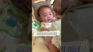 쌍둥이가 처음 옹알이를 주고 받은 날1👶🏻1st time twins talking to each other 둥이육아 쌍둥이 옹알이 [upl. by Enneyehs471]