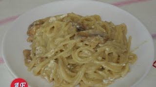 spaguetti a la crema de champiñones [upl. by Wayolle]