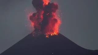 IL VULCANO ESPLODE IN DIRETTA [upl. by Kobi]