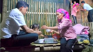 The kind man helped his mother make a bamboo fence around the house and then had dinner together [upl. by Damita]