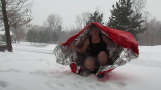 SOL Emergency HeatsheetBlanket Review in Snow [upl. by Nabi]