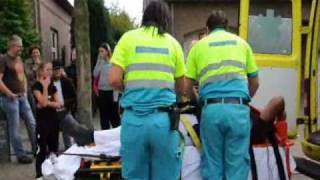 Bloemen voor ambulanceverpleegkundige na val van Dak [upl. by Tor]