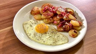 Bratkartoffeln mit Speck und SpiegeleiBratkartoffeln klassisch zubereitet [upl. by Gonnella]