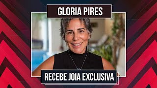 GLÓRIA PIRES CELEBRA RELAÇÃO LONGEVA NOS 30 ANOS DE CARAS E RECEBE JOIA EXCLUSIVA [upl. by Gannie]