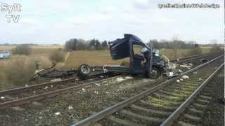 Schwerer Unfall an Bahnübergang auf der Strecke Hamburg Westerland auf Sylt [upl. by Eemla327]