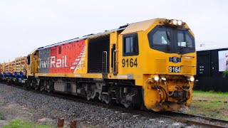 KiwiRail DL locomotives in Mount Maunganui [upl. by Morrie]