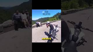 Motociclista Hace un Movimiento Inesperado 🏍️😨 [upl. by Beckerman]