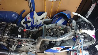 RESTAURAR MOTO DEPORTIVA PARADA 14 AÑOS DE BAJA Y DESMONTADA PARA DESGUACE SUZUKI GSXR 750 WP [upl. by Sirromed797]