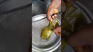 Comment éplucher une banane plantain avec le couteau pour preparer le koki au cameroun shorts [upl. by Akaya]