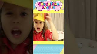 Valentina finge ser vendedora do McDonalds ★ valentina 670 [upl. by Assirahs]