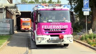 PROJEKT quotAUGEN AUFquot  Erster Einsatz für das Pinke HLF 2016 der Feuerwehr Erkrath  KFZBRAND [upl. by Horst]