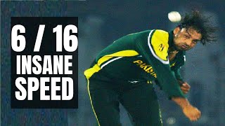 Incredible Shoaib Akhtars Best Fast Bowling  6 Wickets Super Spell  Pakistan vs New Zealand [upl. by Eiramnaej67]