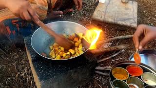 कांद्याची पात टाकलेल वांग्याचे भरीतचुलीवरचे वांग्याचे भरीतVangyache bharitchulivarche Jevan [upl. by Ellinet526]