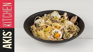 Linguine alle vongole  Akis Petretzikis [upl. by Thetisa]