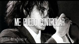 Not in love  Crystal Castles ft Robert Smith  Subtitulada al español [upl. by Ellekcir]