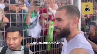 Eliminatoires CAN 2025  Algérie  GuinéeÉquatoriale  Mandrea offre son maillot à un supporter [upl. by Ttergram535]