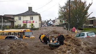 5 Minutes ago in UK  Shops and cars submerged by floods in Dunstable [upl. by Yemorej851]