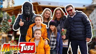 Mikel y Leo visitan el Mercadillo Navideño con Arantxa y su familia [upl. by Llerreg]