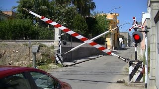 Spoorwegovergang Copertino I  Railroad crossing  Passaggio a livello [upl. by Gnouhc]