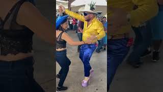 El divino colombiano bailando con Estefani dancemusic foryou lapulgayoutubeshortsvideo [upl. by Enajiram]