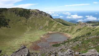 Hallassan le mont Halla sur lîle volcanique de Jeju Corée du Sud [upl. by Magdau]